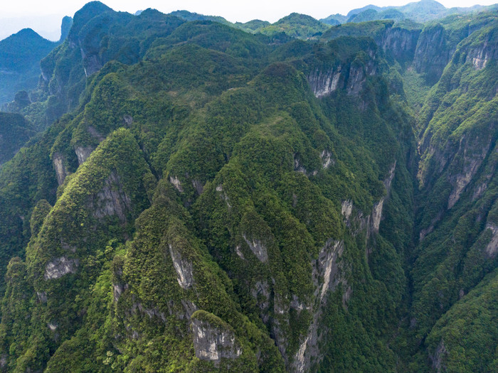 湖南张家界大山深处山谷悬崖