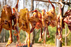 冬天烟熏鸡肉鸭肉美食摄影图