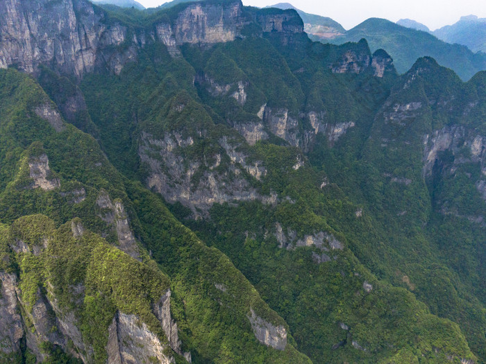 湖南张家界大山深处山谷悬崖