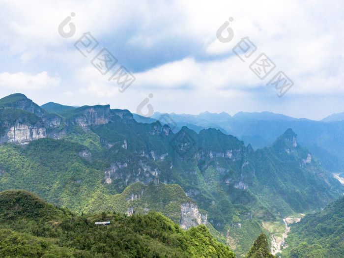 祖国壮丽山河湖南张家界奇山