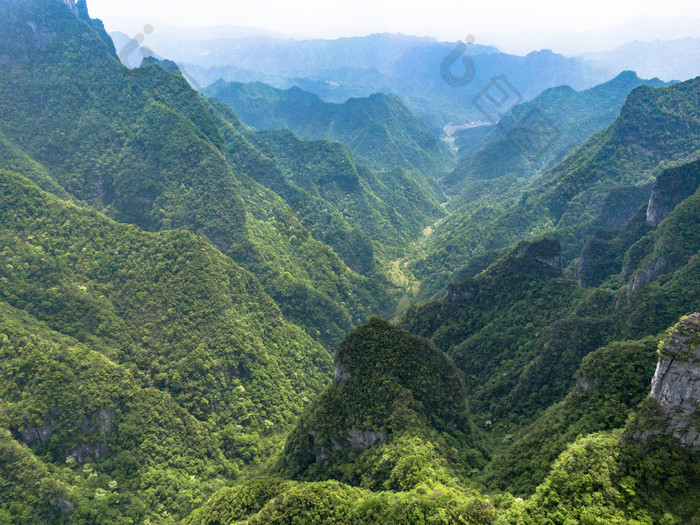 祖国壮丽山河湖南张家界奇山