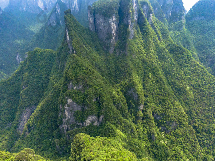 祖国壮丽山河湖南张家界奇山