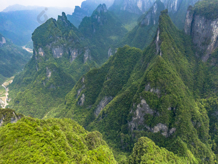 祖国壮丽山河湖南张家界奇山