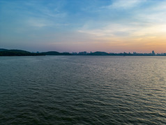 湖面日落晚霞夕阳湖北武汉