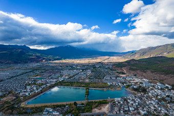 云南丽江城市风光<strong>玉龙雪山</strong>航拍摄影图