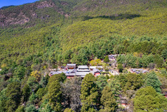 云南丽江玉峰寺古建筑航拍摄影图