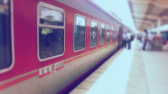 火车出发时鸣笛的声音