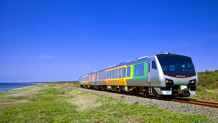 火车行驶途中鸣笛音效