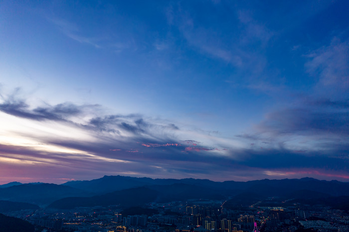 福建龙岩城市晚霞夜幕降临航拍摄影图