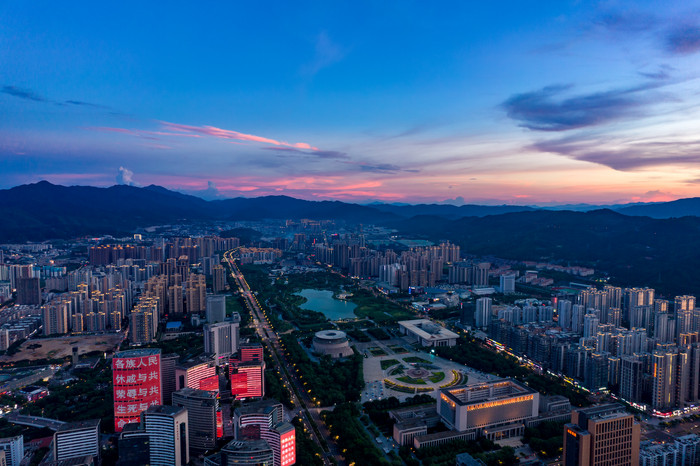 福建龙岩城市晚霞夜幕降临航拍摄影图