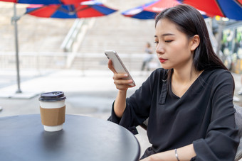 商务人像下午白领女性咖啡店办公