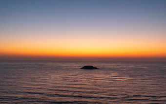 日出夕阳黎明前的海面意境