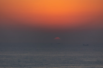 日出夕阳黎明前的海面意境