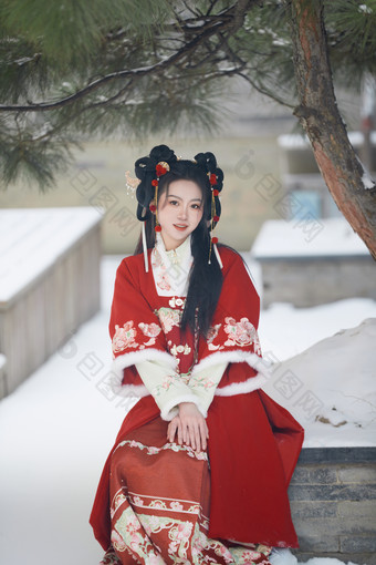 雪天户外身穿中式红色汉服的亚洲少女