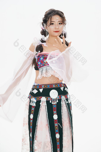 身穿中国<strong>少数民族</strong>哈尼族服饰的亚洲女性