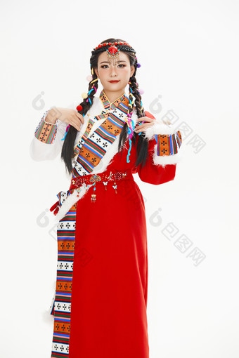 身穿藏族服饰的亚洲女性