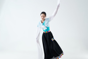 穿着<strong>藏族</strong>服饰跳着<strong>藏族</strong>舞蹈的少女
