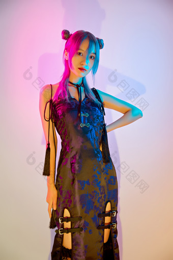 <strong>国潮</strong>风混搭赛博朋克风格的亚洲旗袍少女