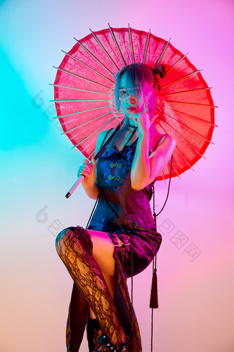 国潮风混搭赛博朋克风格的亚洲旗袍少女