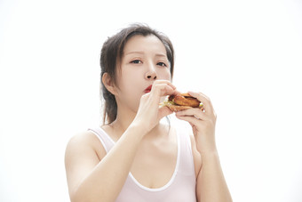 因暴饮暴食导致<strong>身材</strong>走样的亚洲女士