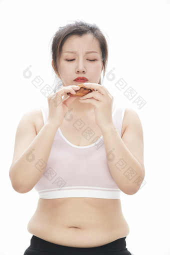 因暴饮暴食导致身材走样的亚洲女士