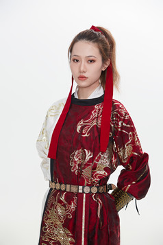 身穿武侠古风汉服英气十足的亚洲美女