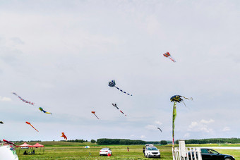在坝上草原举行的国际风筝大型赛事