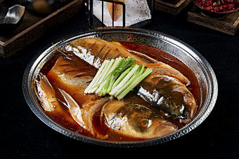 砂锅酱焖大鱼头配油条