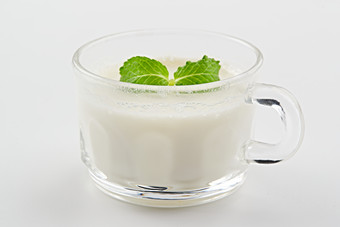 自制美味草原风味的多口味纯醸老酸奶