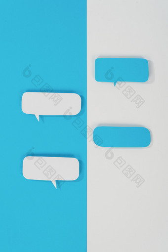 蓝白拼色创意对话聊天框