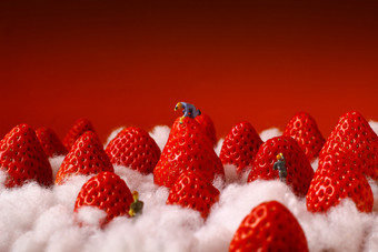 新鲜草莓创意微观背景摄影图