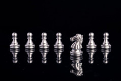 国际象棋银色棋子图片