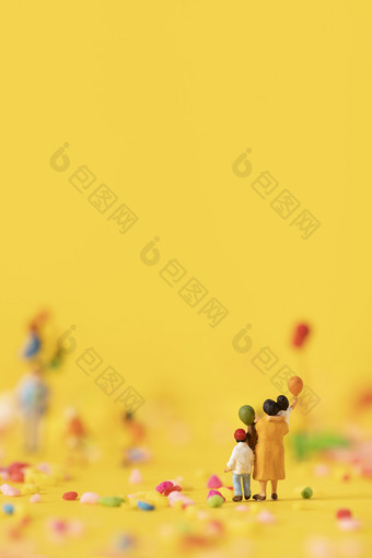 儿童节微缩创意黄色背景