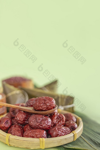端午节红枣食材绿色背景
