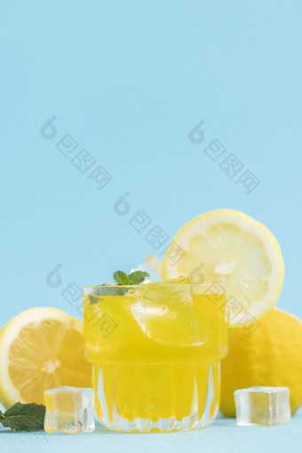 微缩创意<strong>夏日</strong>橙汁冷饮图片