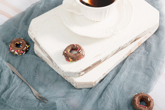 巧克力甜甜圈零食甜品图片