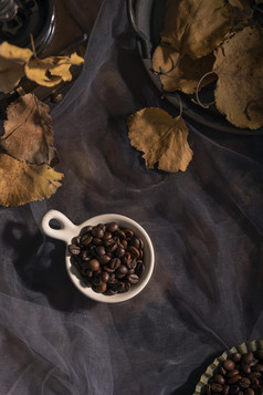 咖啡豆创意秋季落叶图片