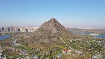 航拍山东济南<strong>华山</strong>湖景区华不注山