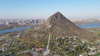 航拍山东济南<strong>华山</strong>湖景区华不注山