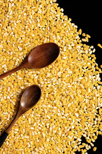 玉米碴勺子创意<strong>粮食</strong>图片