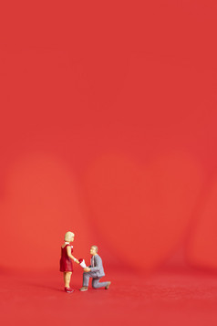 情人节求婚微缩创意红色背景