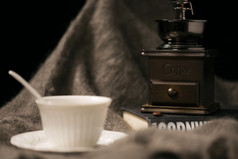 一杯咖啡与咖啡机文艺温暖图片
