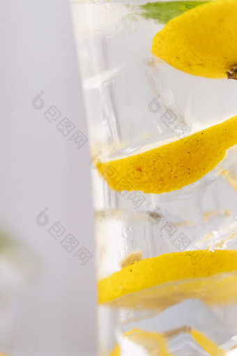 柠檬冰块冷饮图片
