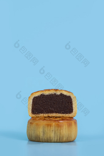 传统美食月饼创意蓝色背景