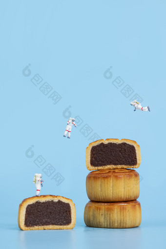 月饼传统美食微缩创意图片