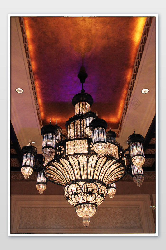 迪拜酒店装饰花灯室内吊顶摄影图图片图片