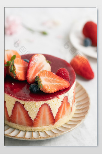 草莓芝士蛋糕特写摄影图图片