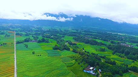 航拍4K河流田园超清视频