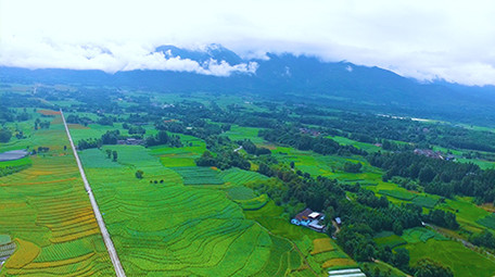 航拍4K河流田园超清视频