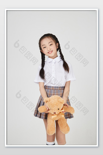 儿童节可爱儿童小孩玩耍布娃娃
